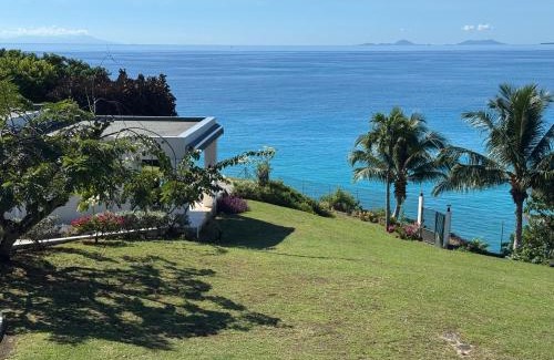 Dampierre Villa | Design Haven by the Sea: Guest Rated 10/10 with Ocean Views