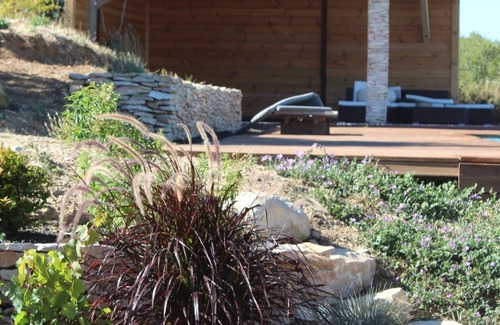 Lirac House | Last-Minute Getaway: Cozy Wooden House with Pool