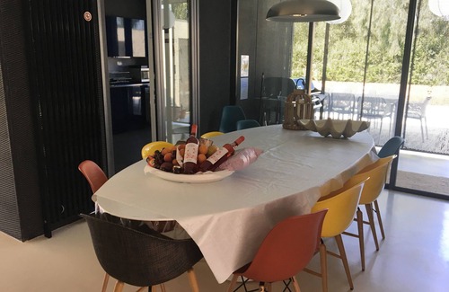 L'Escala House | Eco-Friendly Retreat for 10 with Private Pool & Ocean View
