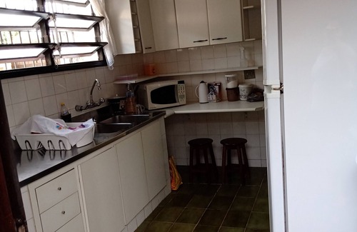 Balneario Praia do Pernambuco House | Well-Located Property in Guarujá, Steps from Mar Casada Beach