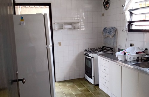 Balneario Praia do Pernambuco House | Well-Located Property in Guarujá, Steps from Mar Casada Beach