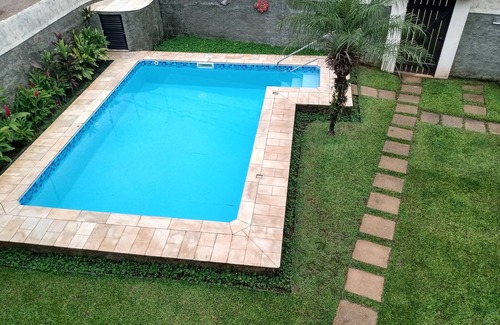 Balneario Praia do Pernambuco House | Well-Located Property in Guarujá, Steps from Mar Casada Beach