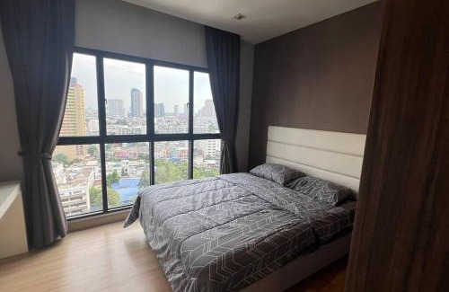 Khlong Ton Sai Apartment | Inviting Urbano Absolute Iconsiam View with Pool & Family Fun