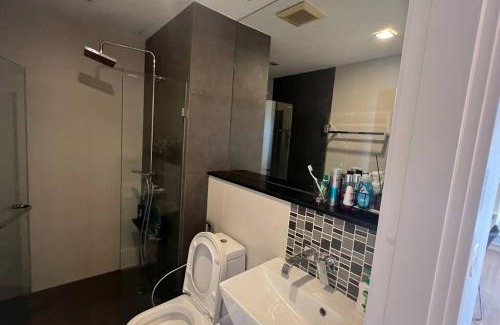 Khlong Ton Sai Apartment | Inviting Urbano Absolute Iconsiam View with Pool & Family Fun
