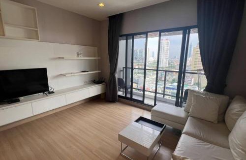Khlong Ton Sai Apartment | Inviting Urbano Absolute Iconsiam View with Pool & Family Fun
