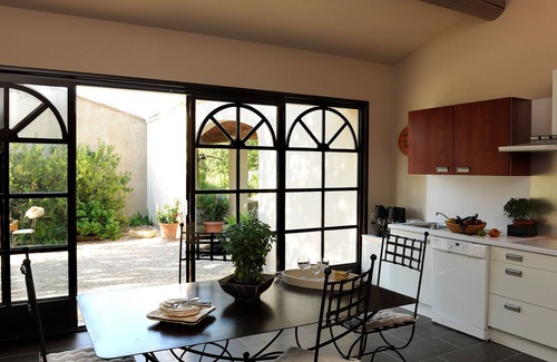 Cabrieres-d'Avignon House | Scenic Retreat with Pool and Spa - Guest Rated 9.6
