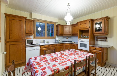 Concarneau Villa | Idyllic Retreat with Heated Pool Near Countryside and Sea
