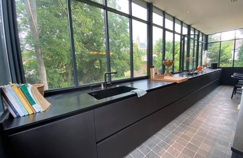 Centre House | Inviting Property with Pool, Just 12 Minutes from Paris