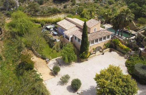 Aubagne Villa | Experience Propriété d'Exception with Pool and Hot Tub