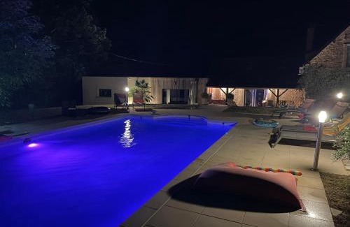 Sarlat-la-Caneda Villa | Relaxing Oceanfront Stay with Pool in Sarlat
