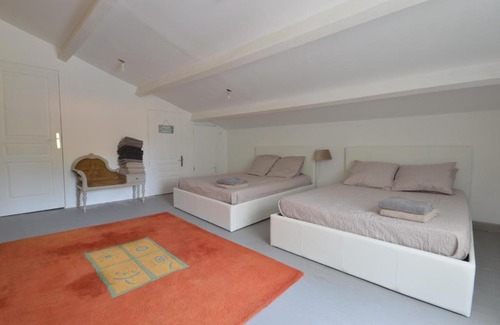 Benon Villa | Cozy Oceanfront Property Near La Rochelle with Pool Access