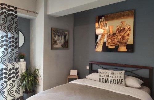 Ampelokipoi-Menemeni Apartment | Cozy Prosilio Apartment: Pet-Friendly & Family Welcoming