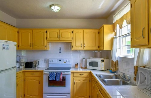 Prospect Apartment | Comfortable Prospect 2-Bedroom Apartment with Pool Access