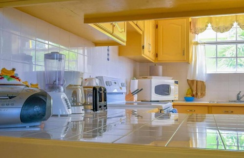 Prospect Apartment | Comfortable Prospect 2-Bedroom Apartment with Pool Access