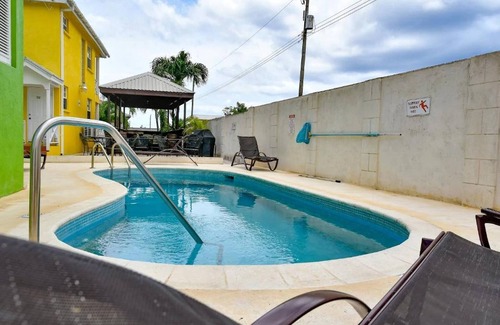 Prospect Apartment | Comfortable Prospect 2-Bedroom Apartment with Pool Access