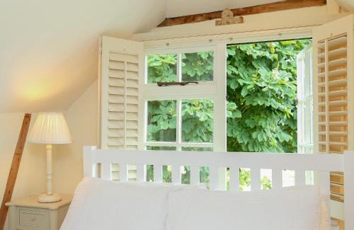 Tenterden House | Inviting Prospect Cottage: Pet & Child Friendly Getaway