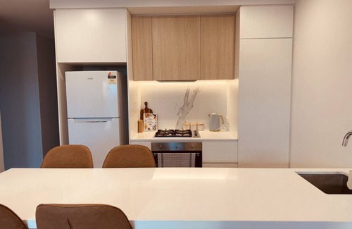 Box Hill Apartment | Prospect Cozy 2BR in Box Hill Centre