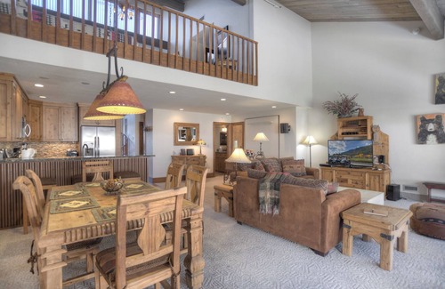 Purgatory House | Ideal Retreat: Ski Access, Deck & Hot Tub at Tamarron #796