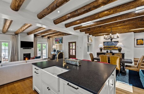Historic Eastside House | Prosperidad- Elegance and Comfort on Palace Ave.