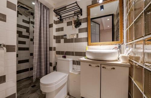 Huaihai Road Commercial Area House | Discover Prosperity B&B on Yongkang Road in Downtown Shanghai
