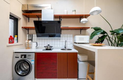 Huaihai Road Commercial Area House | Discover Prosperity B&B on Yongkang Road in Downtown Shanghai