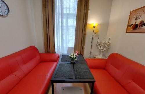Hradec Kralove Apartment | Central 3 KK Apartment with Dining & Family-Friendly Amenities