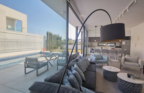 Pernera Cottage | Protaras Almaria Villa ALM03 - a villa that sleeps 6 guests in 3 bedrooms