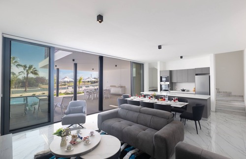 Pernera Cottage | Protaras Aqua Pearl Villa AQ10 - a villa that sleeps 11 guests in 5 bedrooms
