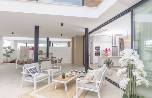 Pernera Cottage | Protaras Aqua Pearl Villa AQ01 - a villa that sleeps 9 guests in 4 bedrooms