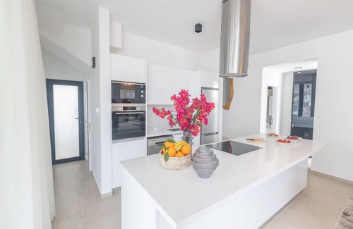 Pernera Cottage | Protaras Aqua Pearl Villa AQ01 - a villa that sleeps 9 guests in 4 bedrooms