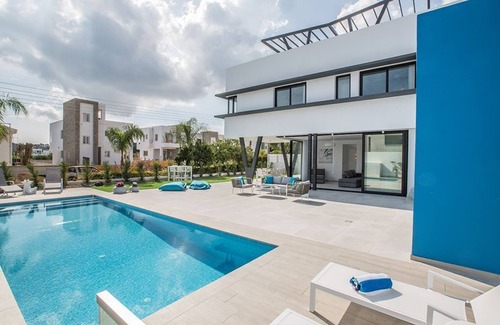 Protaras Cottage | Protaras Holiday Villa CR3: Perfect for Family Getaways