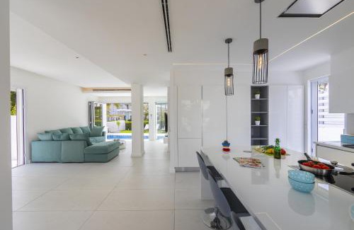Protaras Villa | Beautiful Protaras Villa Piera with Oceanfront Pool Access