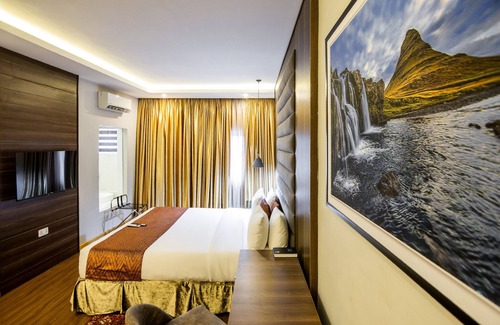 Warri Hotel | Relax at BON Hotel Delta: Family-Friendly with Pool & Dining