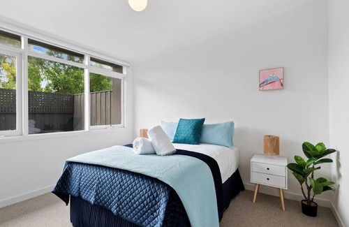 Dromana House | Proton Beach Villa 2: Family-Friendly Retreat by the Sea