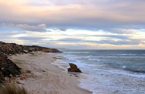 Dromana House | Proton Beach Villa 2: Family-Friendly Retreat by the Sea