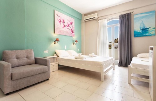 Loutro Hotel | Guest Rated Protopapas Rooms: Family-Friendly Escape