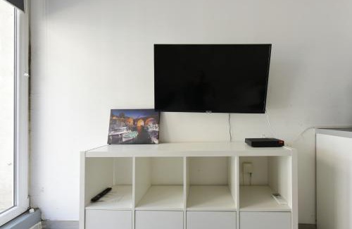 La Fare-les-Oliviers Apartment | Cozy Provençal Studio with Netflix in Beautiful Provence