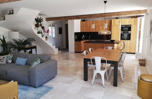 Saint-Saturnin-les-Apt House | Idyllic Villa in Luberon Park with Private Pool & Bikes