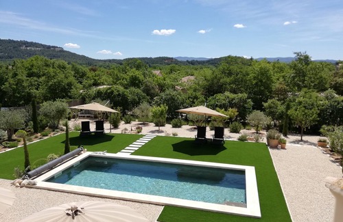 Saint-Saturnin-les-Apt House | Idyllic Villa in Luberon Park with Private Pool & Bikes
