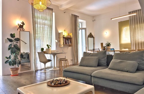 11th Arrondissement Villa | Provencal Bastide Villa with Pool & Breathtaking Views