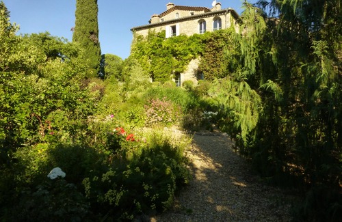 Monoblet House | Inviting Provencal Country Home with Pool and Spa Amenities