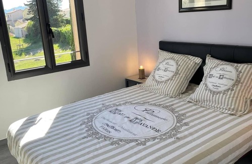Camaret-sur-Aigues Other | Idyllic Provençal Farmhouse with Pool and Ocean Views