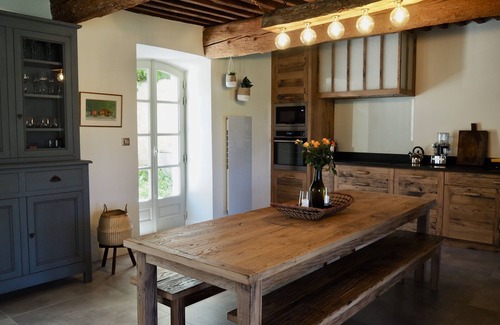 Robion House | Charming Provencal Farmhouse with Pool and Spa Retreat