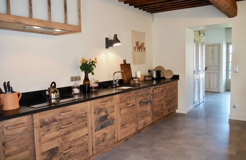 Robion House | Charming Provencal Farmhouse with Pool and Spa Retreat