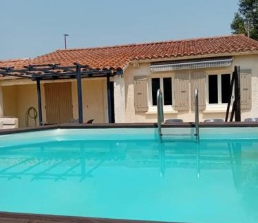 Morieres-les-Avignon Villa | Provencal-style villa