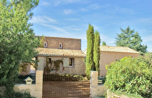 Viens Villa | Elegant Villa with Private Pool in Scenic Luberon