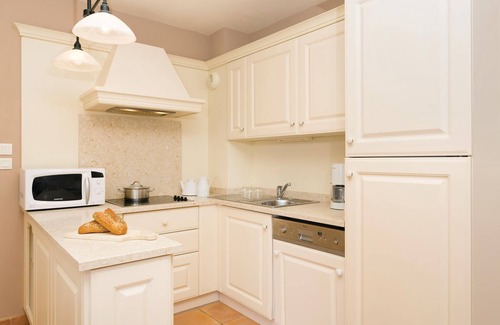 Lachapelle-Auzac Apartment | Enjoy a Relaxing Getaway in an Inviting Apartment with Pool