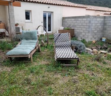 Neoules Apartment | Pet-Friendly Provence: Family Haven with Great Reviews