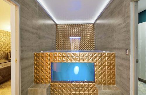 El Poblado Apartment | Provenza! Golden Jacuzzi - 5BR only 1 Block from lleras