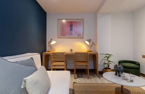 El Poblado Apartment | Provenza Retreat with Private Jacuzzi & Top Guest Rating